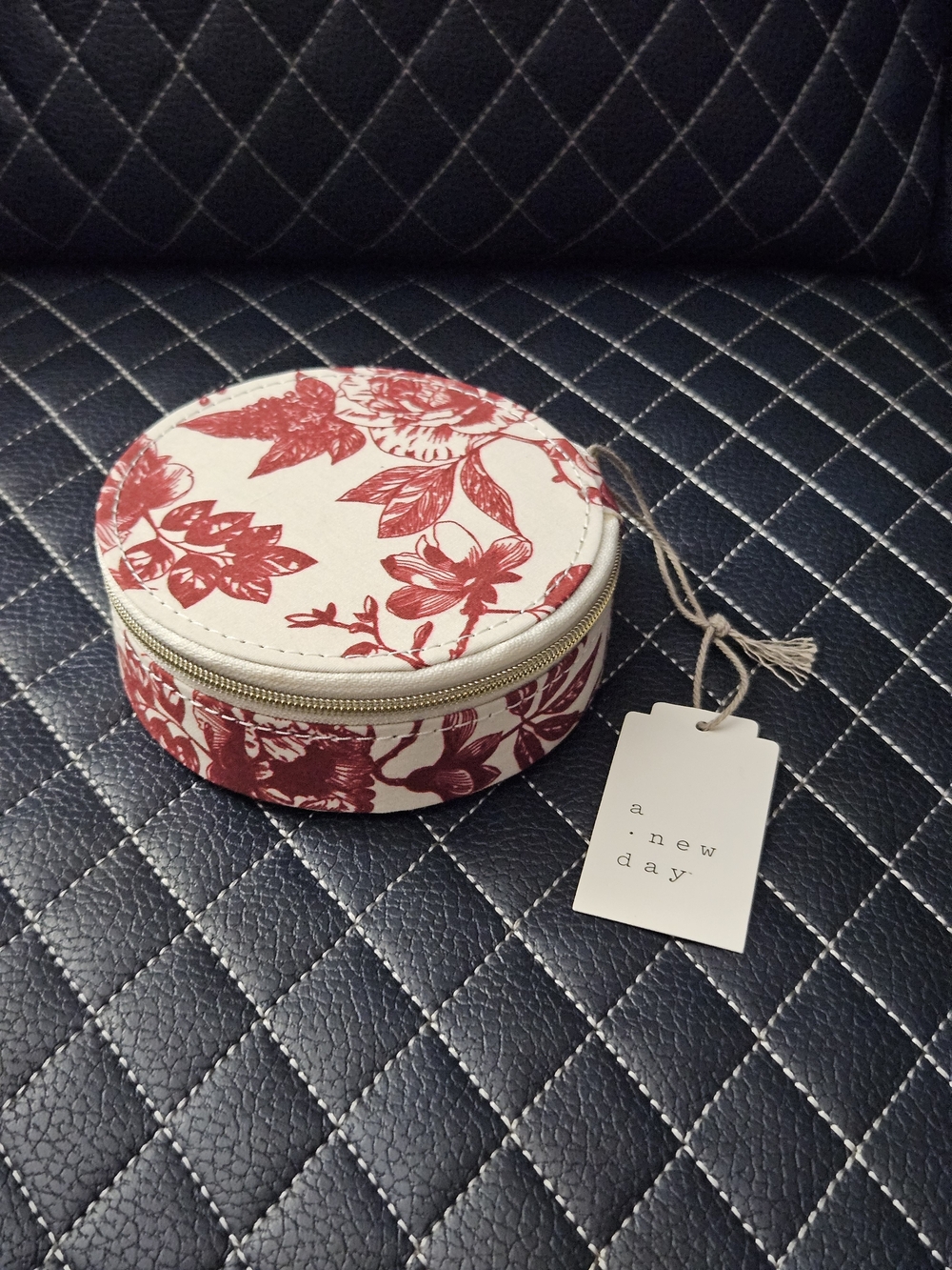 A New Day Target Round Floral Toile Jewelry Travel Case Box